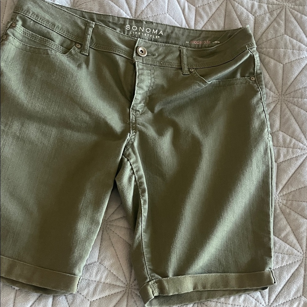 Women’s Sonoma Sage Green Casual Shorts Sz 6